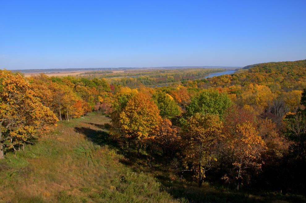 The rolling landscape of Northeast Nebraska, contrasted with the fertile river bottom crop lands, add up to a spectacular Autumn experience.