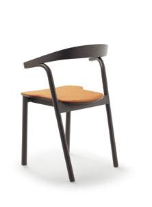 Dining and Working ➊ 1 Makil Chair: Solid oak stackable chair (4 maximum) reinforced with a metal structure.