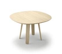 El asiento y respaldo pueden acabrase en madera, tela, cuero o polipiel. 2 Mesas Triku: Estructura de roble macizo.