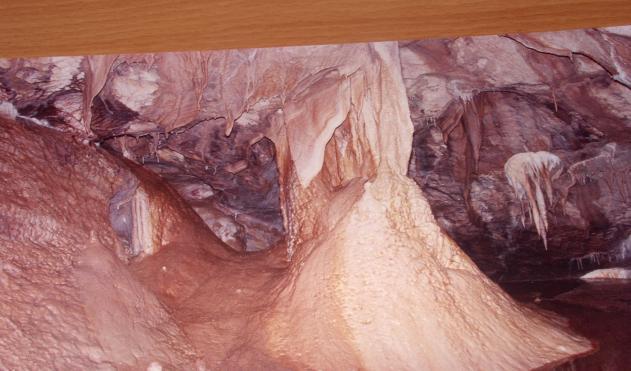 Shpella e Mermerit e Gadimes. Daton qysh në kohën e Neolitit, me lokacion afër Lipjanit. Shpella e mermerit është një pashmangësi turistike atraktive që tërheq shumë turistë qysh prej shekullit X.