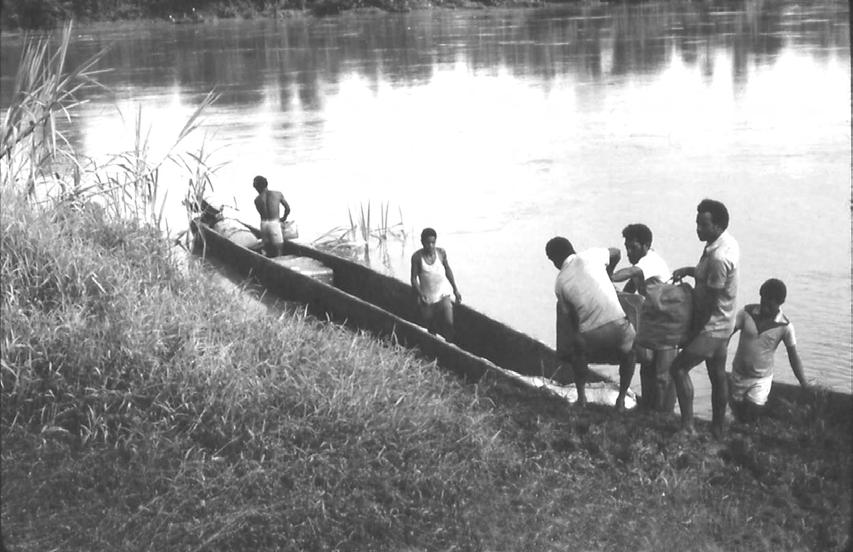 Wabo Village, Purari River, PNG 1978 Loading dugout