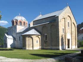 имплементирати у један од најзначајнијих српских манастира, који је под заштитом УНЕСК-а, онда ту треба бити веома креативан.