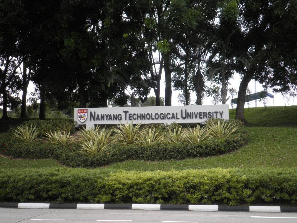 Nanyang Technological University (NTU) One of the largest engineering schools in the world Student population of approx.