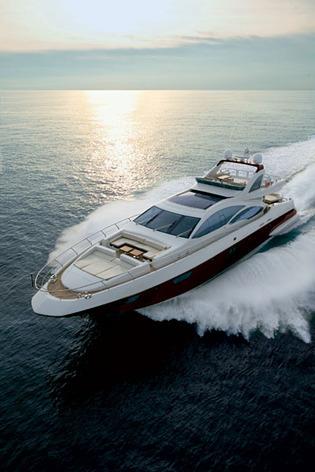 There is a bimini which covers fore up until the driving controls, allowing you to enjoy shaded al fresco dining on the sun deck.