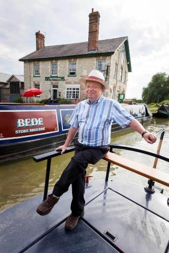 Media Excellent media coverage Duck feeding campaign TV coverage give a welcome boost: Barging Round Britain with John Sergeant, peak time ITV Great Canal Journeys (Tim