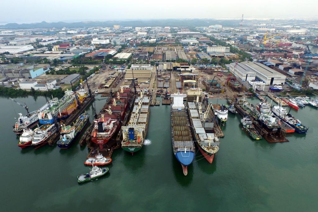 PaxOcean Singapore Yard Layout 3 2 1 Total Area: 110,000 m 2 Docking up to Handymax-Sized Vessels Afloat repairs up to