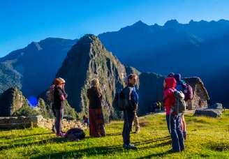 Domes Andean Huts Sky Camp Start LIMA OLLANTAYTAMBO 2750 mt. 8950 ft. Nevado Palcay 5422 m Nevado Veronica 5350 m WWW.