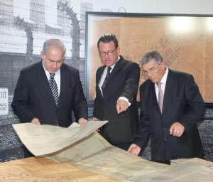 News Original Auschwitz Plans to be Displayed at Yad Vashem On 27 August 2009, at a special ceremony in Berlin, the German newspaper Bild presented original architectural plans of the Auschwitz-