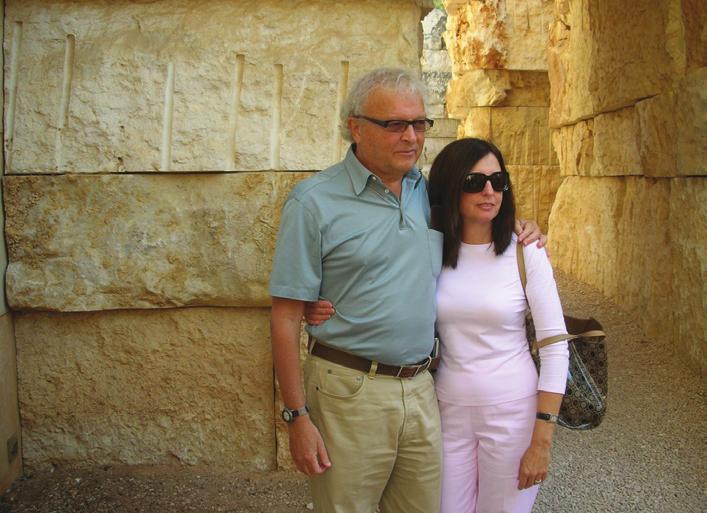 Friends Worldwide USA Yad Vashem Benefactors Marilyn and Barry Rubenstein have decided to fund seminars for IDF soldiers and officers at Yad