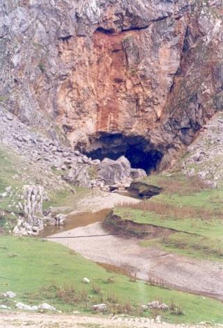 fundit, për të arritur deri në shpellë, rruga është këmbësore. 2.