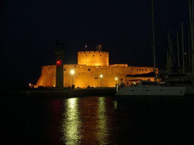 Copyright by GPSmyCity.com - Page 5 - F) St. Nicholas Fortress The imposing St. Nicholas Fortress is located in the Rhodes Old City looking out over Mandraki Harbor.