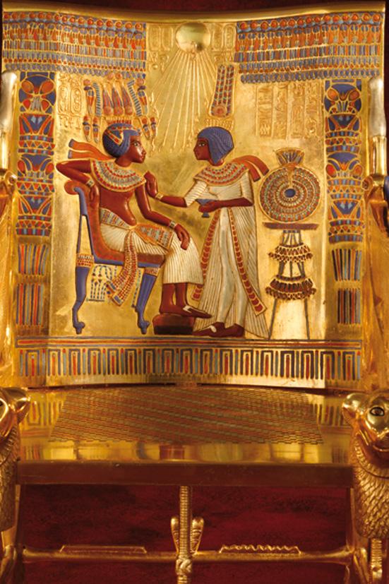 6 2. PHARAOHS AND THE WORLD OF THE GODS Tutankhamun married Ankhesenamun, the third daughter of Akhenaten and Nefertiti, in other words his older sister or half-sister. They probably had no children.