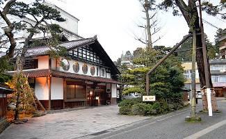 hotel lobby and transfer to the train station for a high speed bullet ride to Kanazawa. Upon arrival, met by your local guide and transfer to Hotel Nikko Kanazawa (standard room).