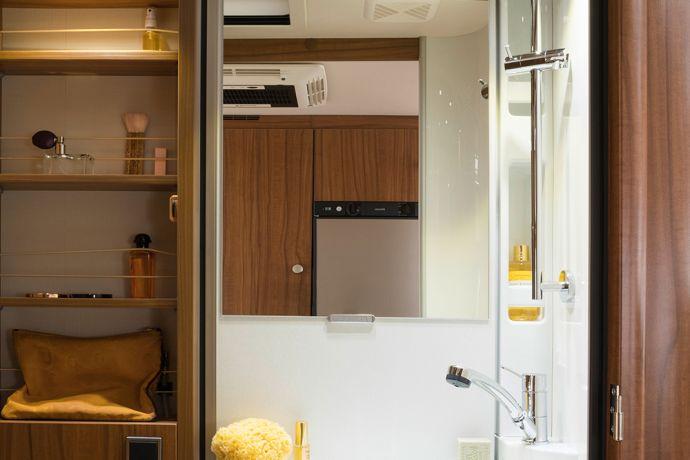 Luxury shower Roomy cupboard The bathroom of the ERIBA Nova SL is also optionally available with the luxury shower