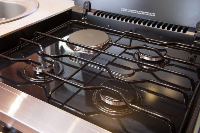 SL. Gas hob Space for kitchen equipment A combined hob/oven with four cooking zones and a separate grill tray is available as an option making
