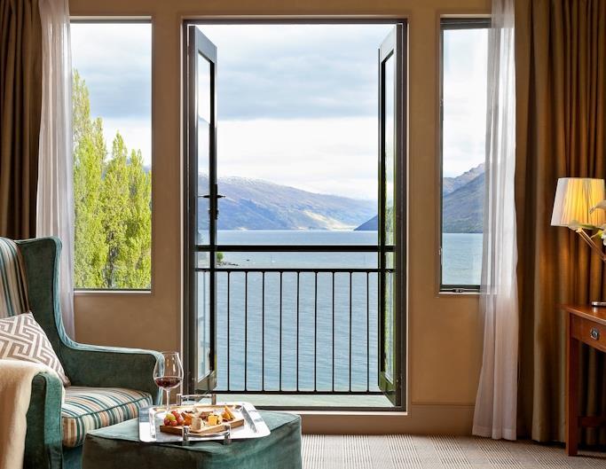 A SERENE RESIDENCE IN THE HEART OF MAJESTIC QUEENSTOWN ROOMS AND SUITES The interior design and decor of Hotel St Moritz s 134 rooms, suites and apartments convey an understated elegance which is