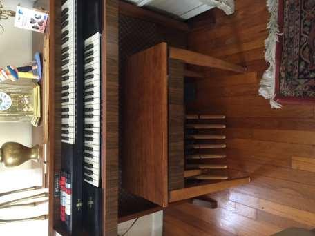 Gently used Thompson Organ Great for lessons and in