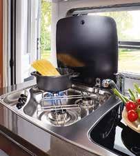 (Depending on model) Three-burner hob with automatic ignition Up to three dishes can be cooked at the same time on the stainless steel hob even in larger pans thanks