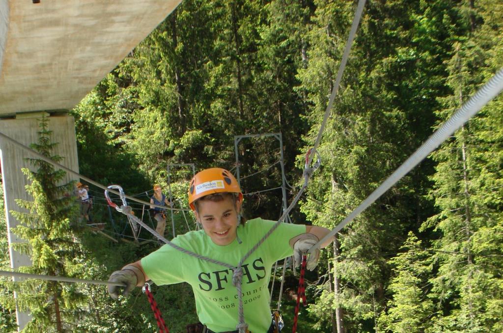Adventure Park Challenge yourself at Adelboden s very own Adventure Park, full of rope bridges, zip wires and a huge pendulum jump. Qualified instructors ensure your safety at all times.