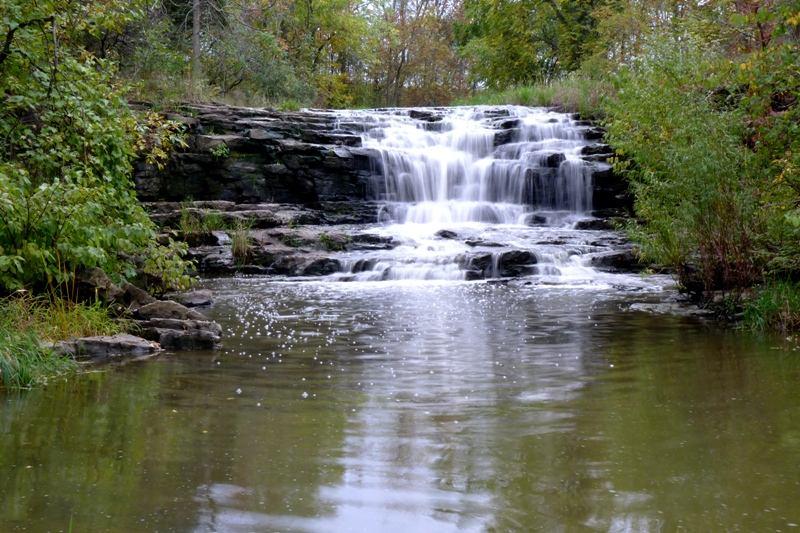 Waterfalls along the Niagara Escarpment by Joe Hollick Martins Falls (sometimes called Upper Rockway Falls) is located on Fifteen Mile Creek, on private property, in the community of Rockway in the