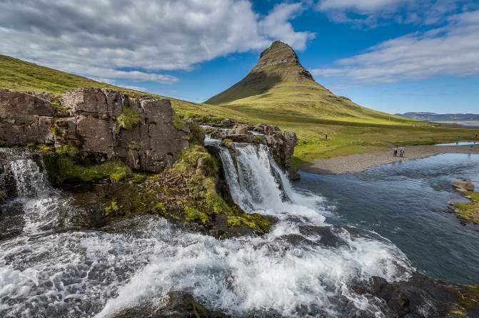 COUNTRY OVERVIEW ~ ICELAND Despite Iceland s northern location, it is an unusually warm country, both in weather and in the hearts of its people.