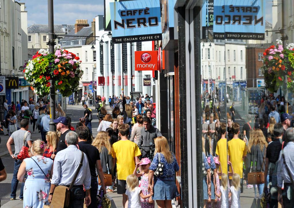 4 / 12 DEMOGRAPHICS The total population within the Cheltenham primary catchment area is 393,000 people and a shopping population of 248,000 people.