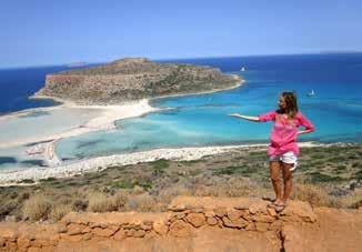 42 Острво чуда Крит Крит, највеће грчко острво, одваја Егејско од Либијског мора и уједно означава границу између Европе и Африке. Дужина острва је око 260 км а ширина варира од 10 до 56 километара.