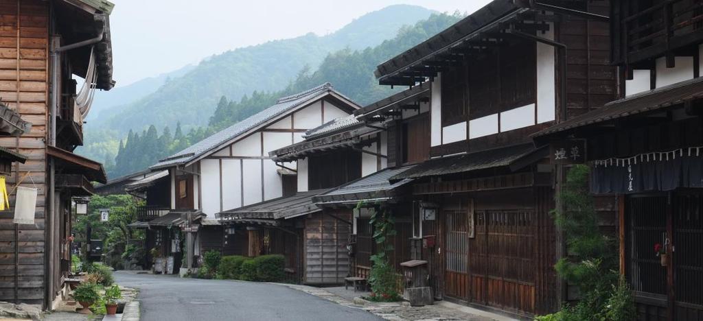 The Magome-Tsumago hike takes around 3 hours, so aim to set off from Magome around noon in order to reach Tsumago in good time.