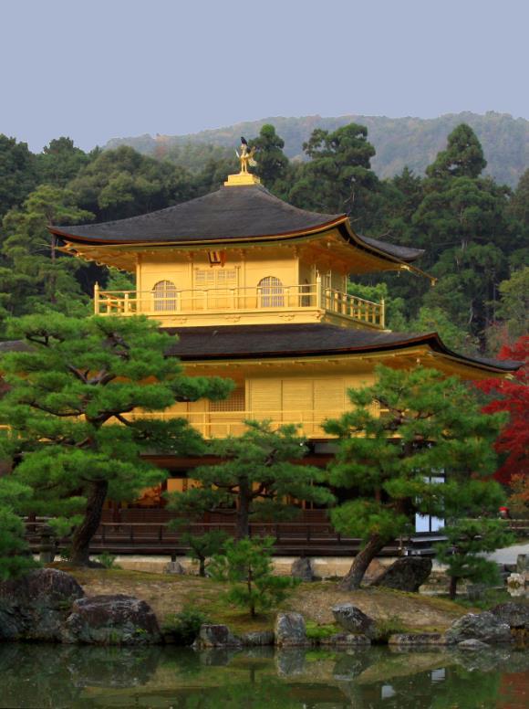 Built in 1603 by the first Tokugawa shogun, Ieyasu, Nijo Castle is considered by many to be the definitive piece of Momoyama (1573 1615) architecture.