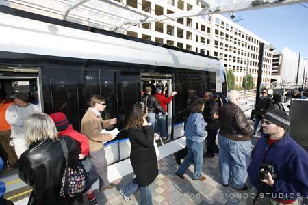 LYNX Blue Line Opened November 26 Over 160,000 riders first week Averaging over 10,000 per day High usage for Special/Uptown Event Trips and Lunch Trips Pre-selling major