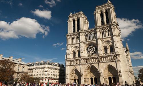 Top 5 Experience Paris Experience the iconic monuments and legendary neighbourhoods of