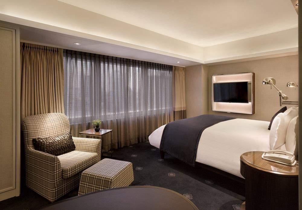 The luxurious décor and cozy atmosphere of the Deluxe Room offers you the