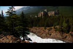 Fairmont Chateau Springs Hotel: Pan from footbridge to Fairmont Banff Springs Hotel