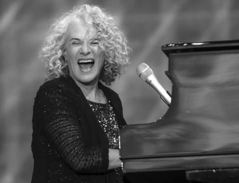 Carole King s unforgettable and critically acclaimed concert TAPESTRY: LIVE IN HYDE PARK, recorded last year, was attended by 65,000 fans, her first UK concert in 27 years.