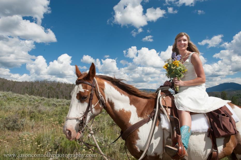 WEDDING PACKAGES INCLUDE: EXCLUSIVE USE OF ASPEN CANYON RANCH THE MAIN LODGE INTERIOR EVENT SPACE HOLDS UP TO 100 GUESTS THE MAIN LODGE EXTERIOR EVENT SPACE HOLDS UP TO 300 GUESTS ONSITE LODGING
