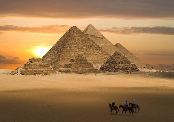 Day 3 : Pyramids of Giza book our Treasures of the Nile tour. Overnight - Sleeper Train (B, D) Day 4 : Valley of the Kings Day 5 : Luxor & Nile Cruising Cairo Luxor.