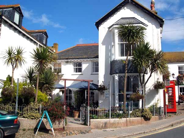 Petra is conveniently situated in the heart of Marazion a traditional Cornish Market Town. Marazion is famed as the departure point for internationally famous St Michael s Mount.