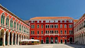 expert guide. Sites include Roman Emperor Diocletian s palace and the Golden Gate.