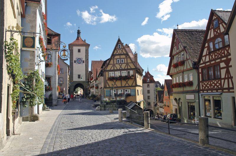 ROTHENBURG-OB-DER-TAUBER DAY 12 - ROTHENBURG OB DER TAUBER We leave the Austrian Tyrol and head north into Germany, with a stop made on the Romantic Road in the pretty town of Rothenburg ob der