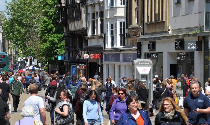 43 CORNMARKET STREET Oxford 6 DEMOGRAPHICS Oxford has a resident population of circa 160,000 (mid 2015 estimate).