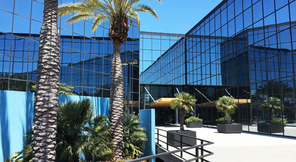 BAYSIDE PLAZA 700 AIRPORT BOULEVARD BURLINGAME, CALIFORNIA BUILDING HIGHLIGHTS 4 Floors ±129,000 SF Located 4 miles from San Francisco International Airport, 15 miles from Downtown San Francisco, and