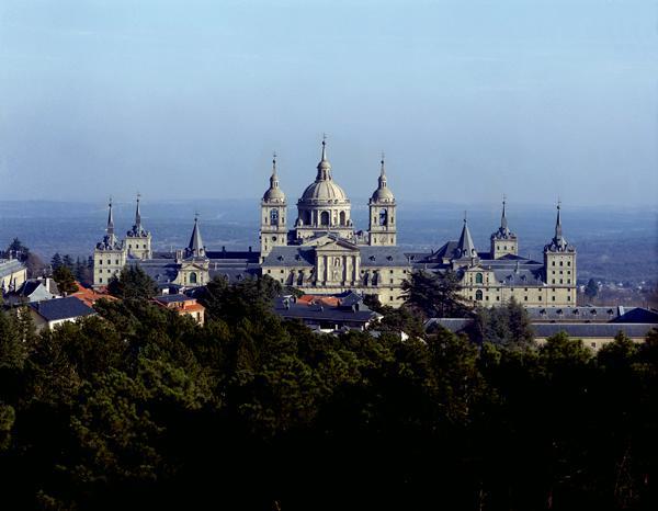 DAY 2 nd : Thursday MAY 24 th EXCURSION TO EL ESCORIAL + VALLE DE LOS CAIDOS Meeting time: 10::30 AM in lobby of the Grand