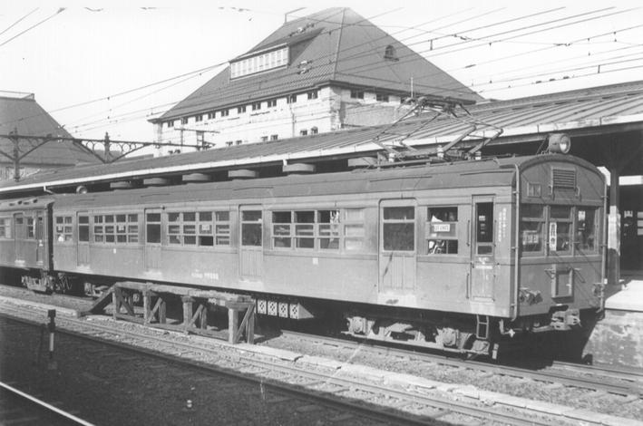 RETROSPECT OF COMMUTER TRAINS IN LAST 50 YEARS Few trains escaped damage from the war and when the war was finally over in 1945, the remaining trains were badly over-used in a desperate attempt to