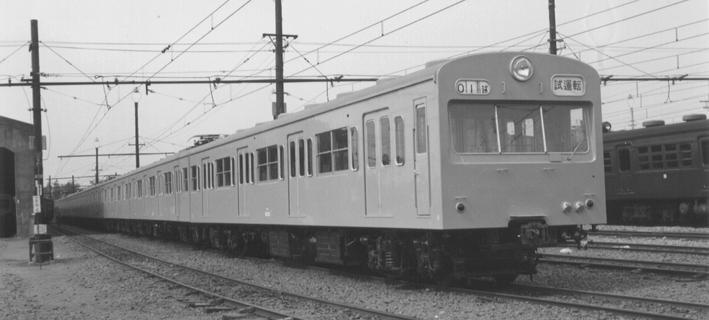 Characterized by a small, lightweight, highspeed motor, cardan-shaft transmission and light steel body, it was used widely on the Chuo, Yamanote and other lines in Tokyo from 1957 to 1991.