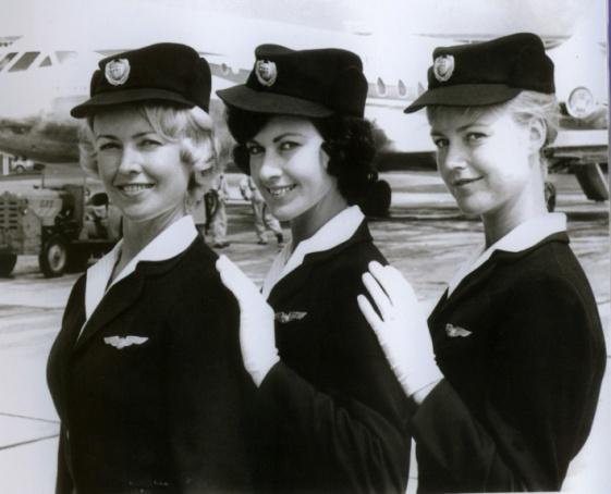 let; uniforma letalske družbe SAS iz leta 1967 (vir: Delius, 2005: Airline Design) American Airline Braniff International je v 60. letih svoje stevardese oblačil ekstravagantno in avantgardno.