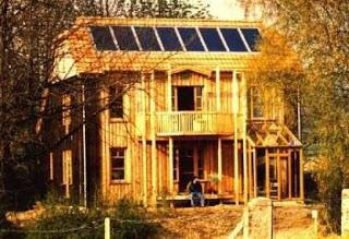 Pokušaj da napravi "nula energije" kuću je imao i Erhard Wiers-Keiser sa organizacijom koja se bavila istraživanjima o niskoenergetskim kućama. Kuća je izgrađena blizu Hanovera.