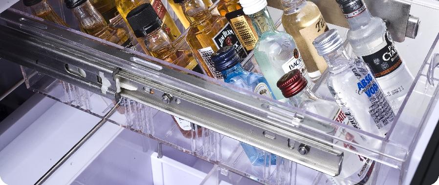 冰箱细节 Detail of Minibar Fan - less cooling system 1 large compartment of drawer for bottles and cans,with 1 small compartment of drawer for miniature bottles and specialized grape wine storage area