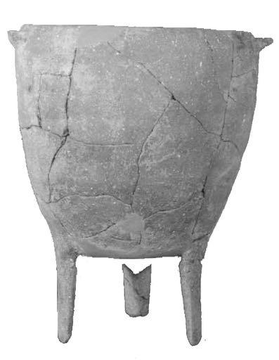 Figure 4.174. Knossos: RB, tripod cooking jar (Warren 1991, p. 324, fig. 5, no. E) Figure 4.175. Kommos: RB, tripod cooking jar (Rutter 2006, p. 1124, plate 3.31, no.