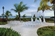 It s ideal setting provides breathtaking views of the Caribbean and the Central Mountains.