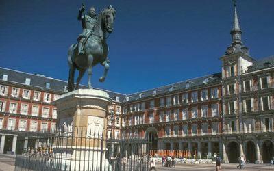After breakfast, city tour will follow: Passing through Opera district, Plaza de Colón (Columbus Square) & Fountain of Columbus onto Royal Palace with magnificent interior décor and luxurious
